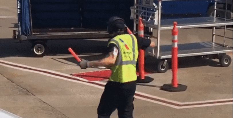 Airline employee gets his groove on at Nashville airport