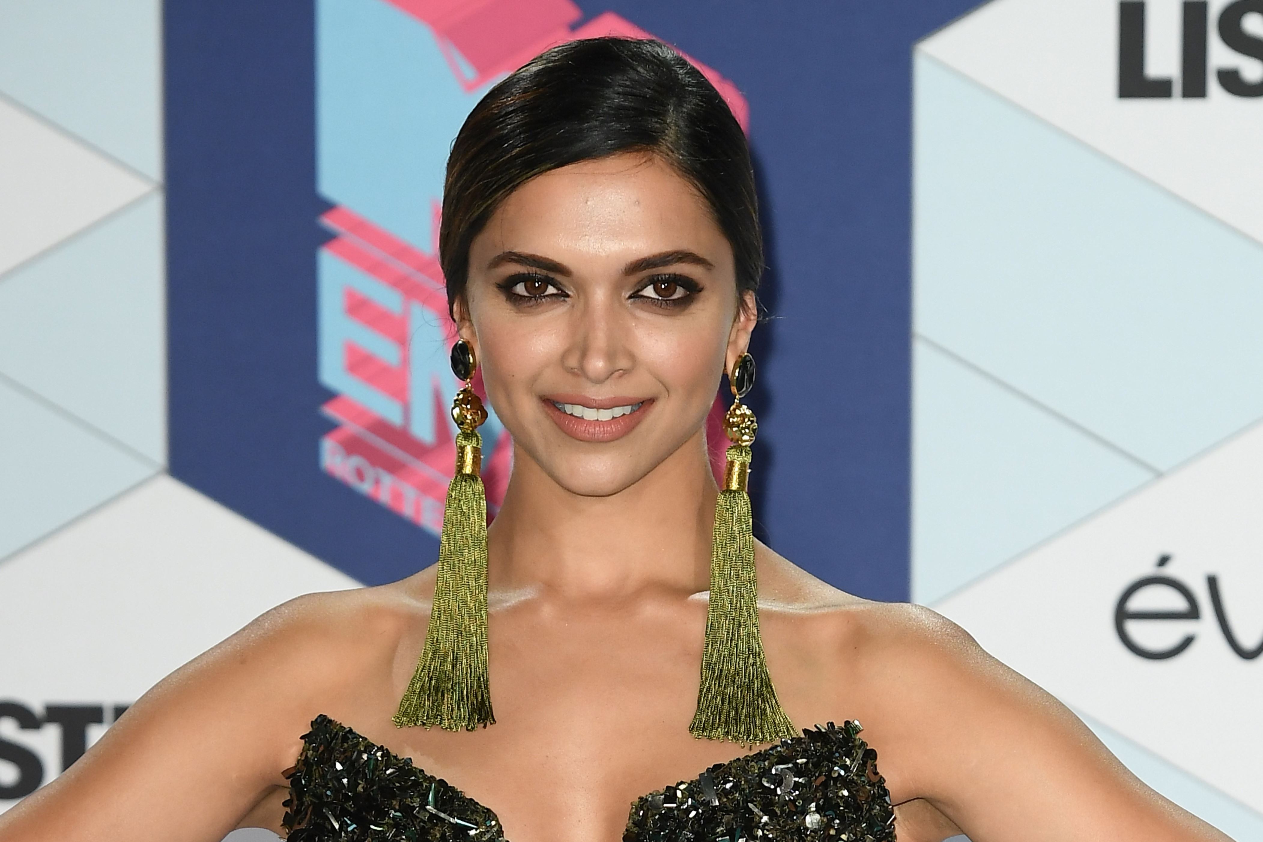 Hrithik Roshan To Play Ram And Deepika Padukone To Play Sita In
