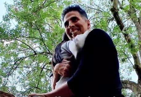 Akshay says he's happiest when daughter Nitara is in his arms