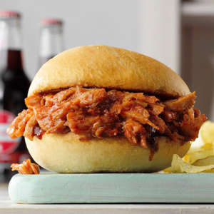 a close up of a sandwich: Slow Cooker Barbeque Pulled Pork Sandwiches Exps Tohesodr21 142407 E02 17 1b