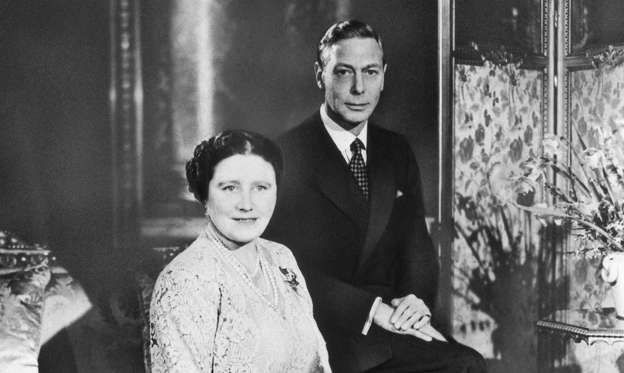 幻灯片 11 - 2: King George and Queen Elizabeth married in 1923. The King died at the age of 56, but the Queen Mother lived to the age of 101.