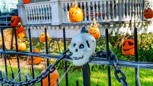 Halloween falls on Sunday, Oct. 31, which makes it the perfect opportunity for a weekend full of fun. If you're looking to spend your Friday-Sunday engaged in fright-filled festivities, GOBankingRates checked in with people across the country to find out what they recommend as the best places to visit this Halloween. Check Out: 35 Surprising Cities With Low Costs of Living Learn: States Where Your Retirement Will Cost Less Than $45,000 a Year From chilling haunted attractions to history-filled haunts to a fun-filled family event at a popular zoo, here are the six top spots to visit this Halloween -- and some tips for saving money. Last updated: Sept. 30, 2021