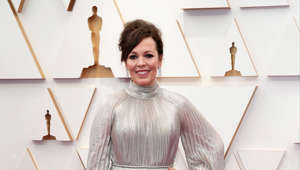 Former Oscar winner Olivia Colman shined in chic silver pleated metallic gown which donned flamboyant large sleeves and a high neckline.  To compliment the glitz, the actress wore stunning diamond chandelier earrings by Chopard.