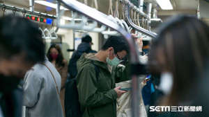 網友好奇每天淡水到台北通勤是否可行。（示意圖／記者陳弋攝影）
