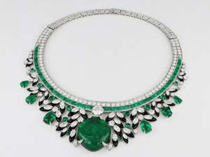 Emerald tiara can also be a necklace