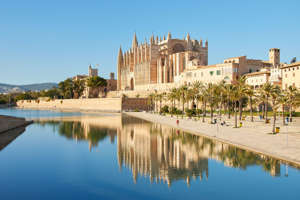 Eine der schönsten Sehenswürdigkeiten auf Mallorca ist die Kathedrale Santa Maria in Palma de Mallorca. Getty Images