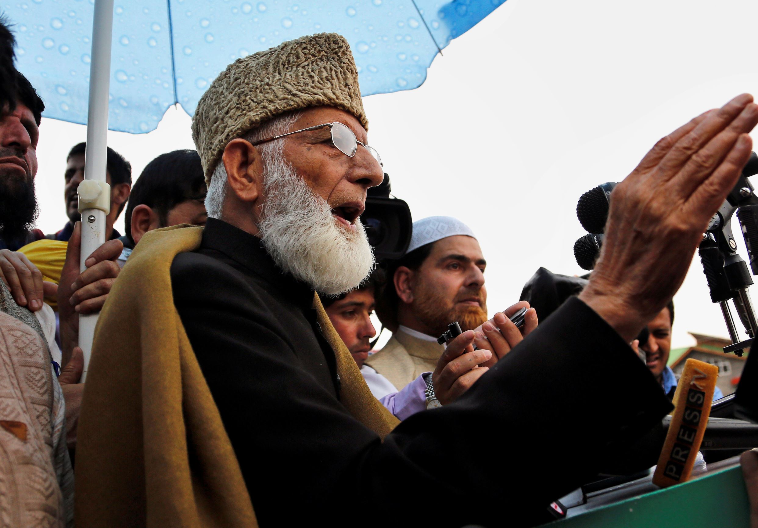 Son-in-law Hurriyat's Geelani arrested terror