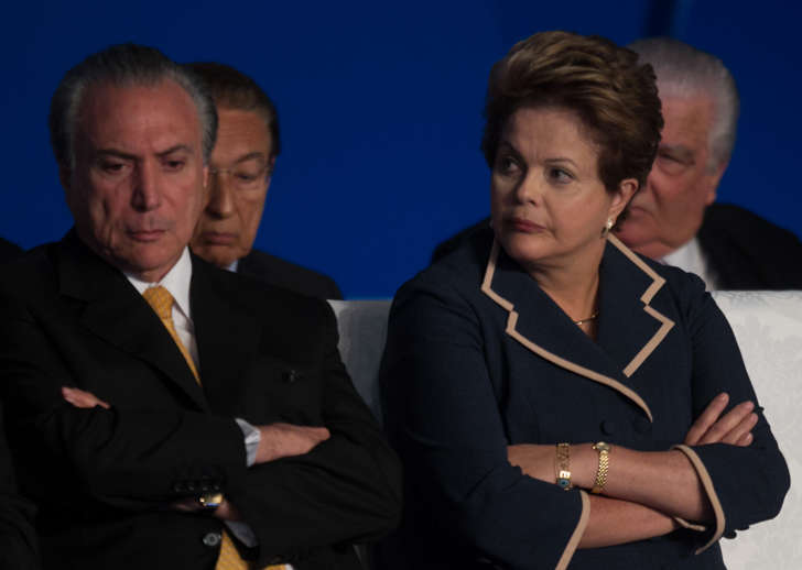 Reforma ministerial amplia distância entre Michel Temer e Dilma Rousseff.