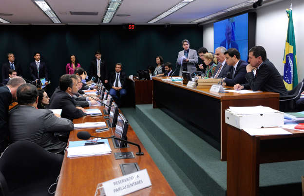 Em reviravolta, Conselho de Ética fará sorteio para novo relator de processo contra Cunha