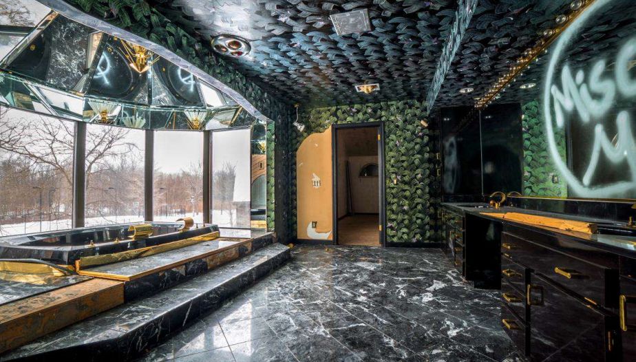 Así luce ahora la mansión en la que vivió el excampeón de boxeo, Mike Tyson.