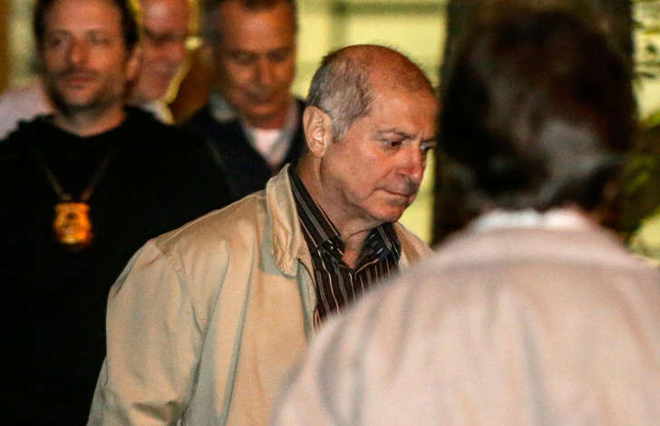 Após ser preso, ex-ministro Paulo Bernardo deixa o IML