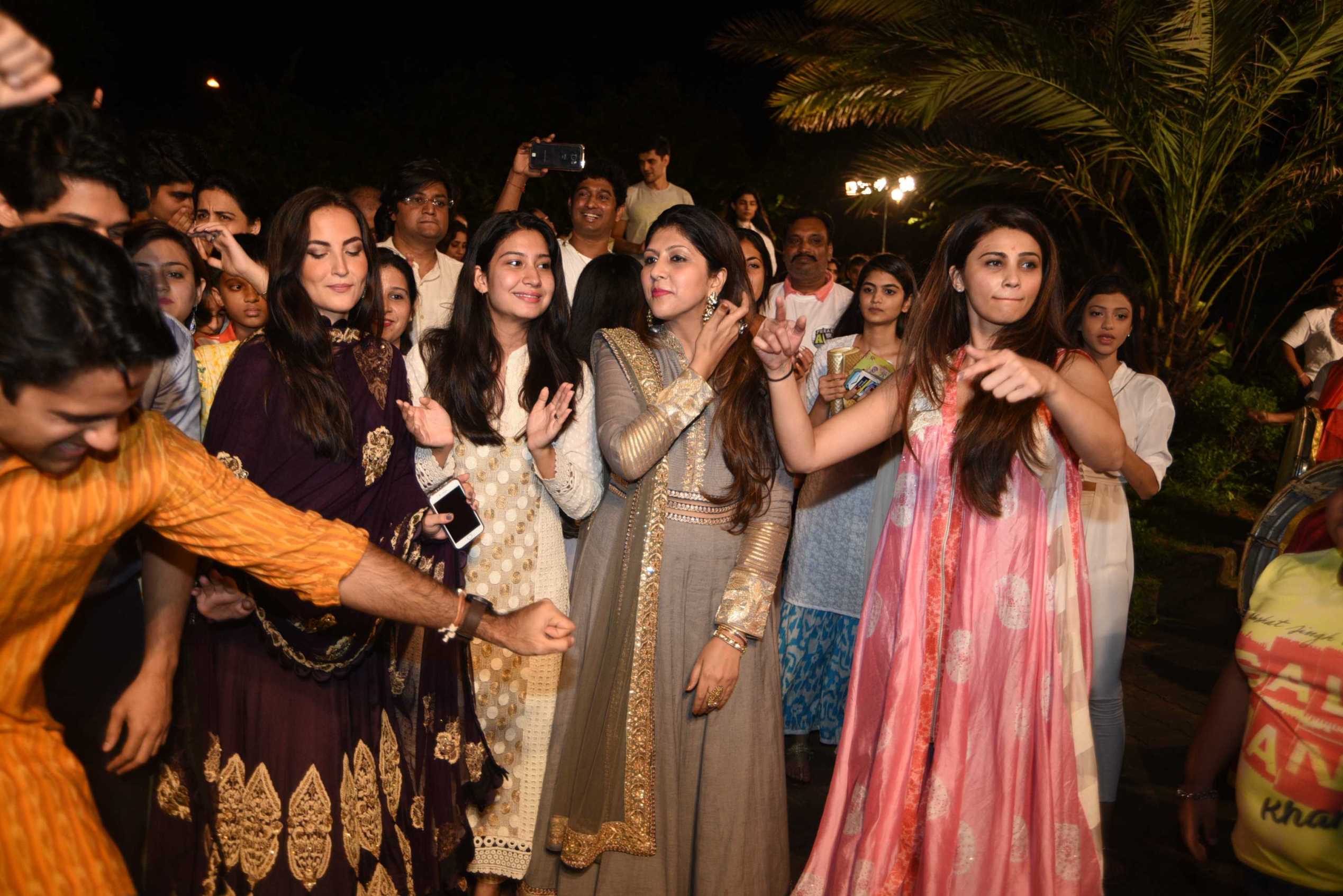 Stars farewell Lord Ganesha