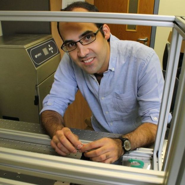 Como una "propuesta extraordinaria" sustentada en "un verdadero proyecto innovador en su campo a nivel internacional" calificó el jurado del MIT Technology Review el invento de Leal.