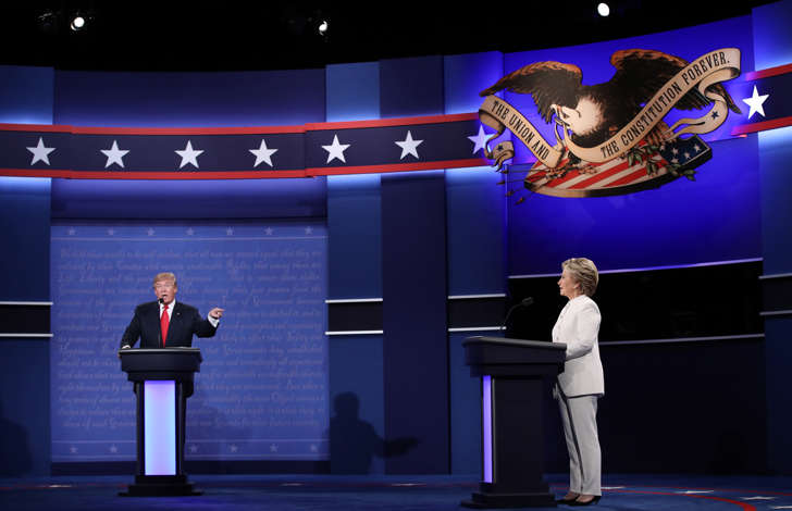 Donald Trump et Hillary Clinton au troisième et dernier débat, le 19 octobre 2016 à l'Université du Nevada à Las Vegas.