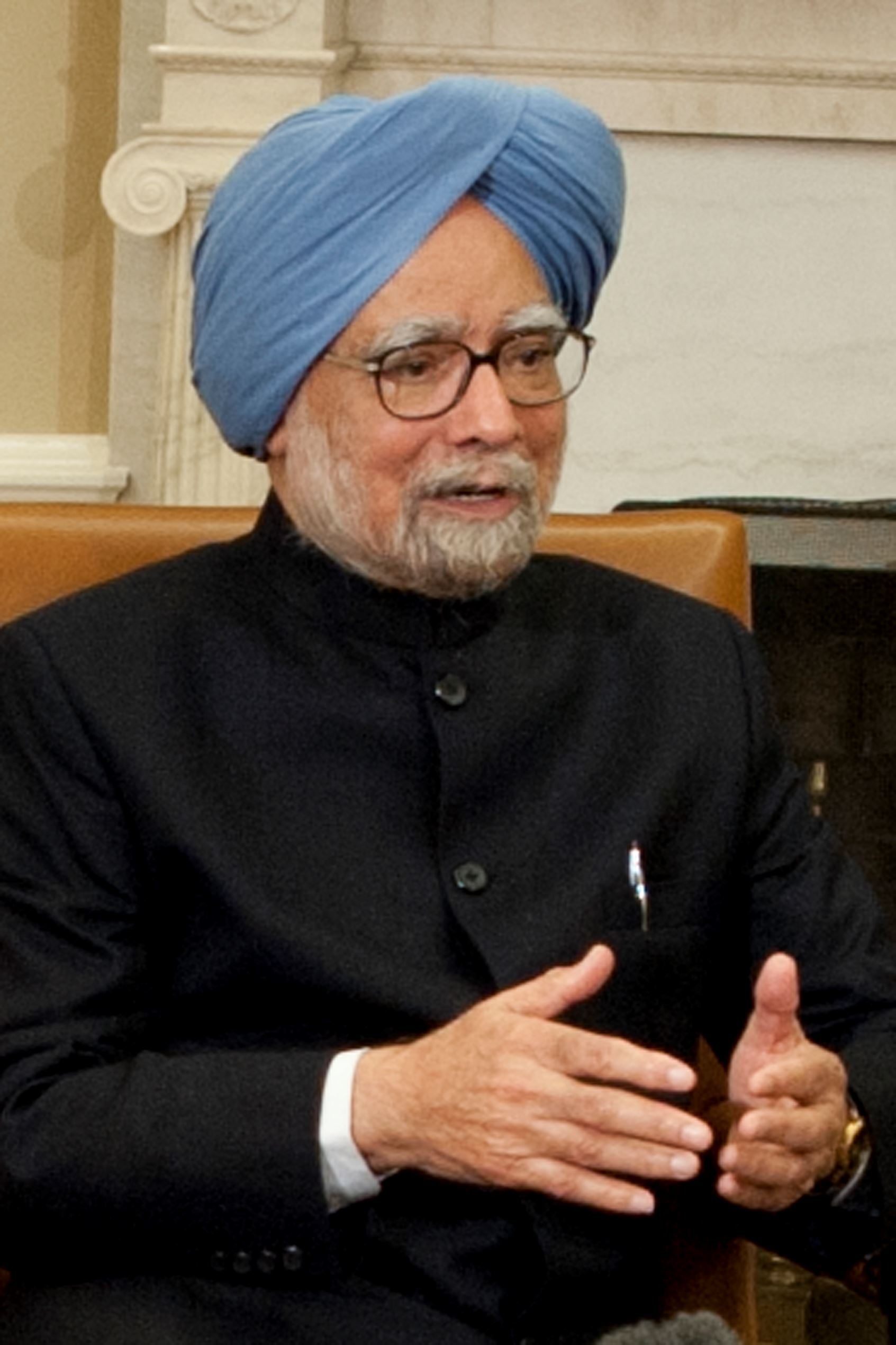 Manmohan writes Prez against
