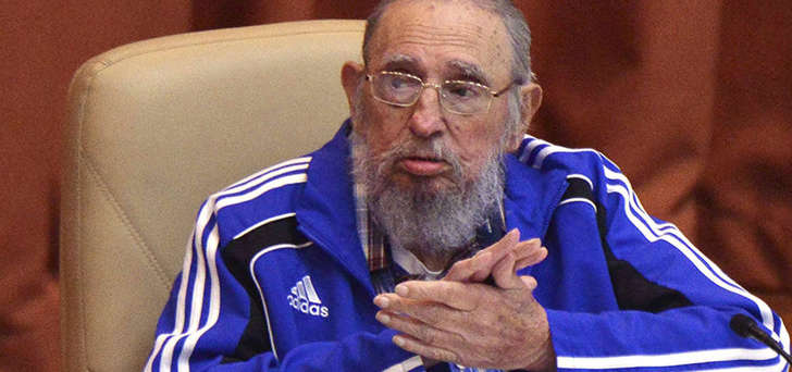Fidel Castro en abril de 2016, usando uno de sus clásicos buzos Adidas.