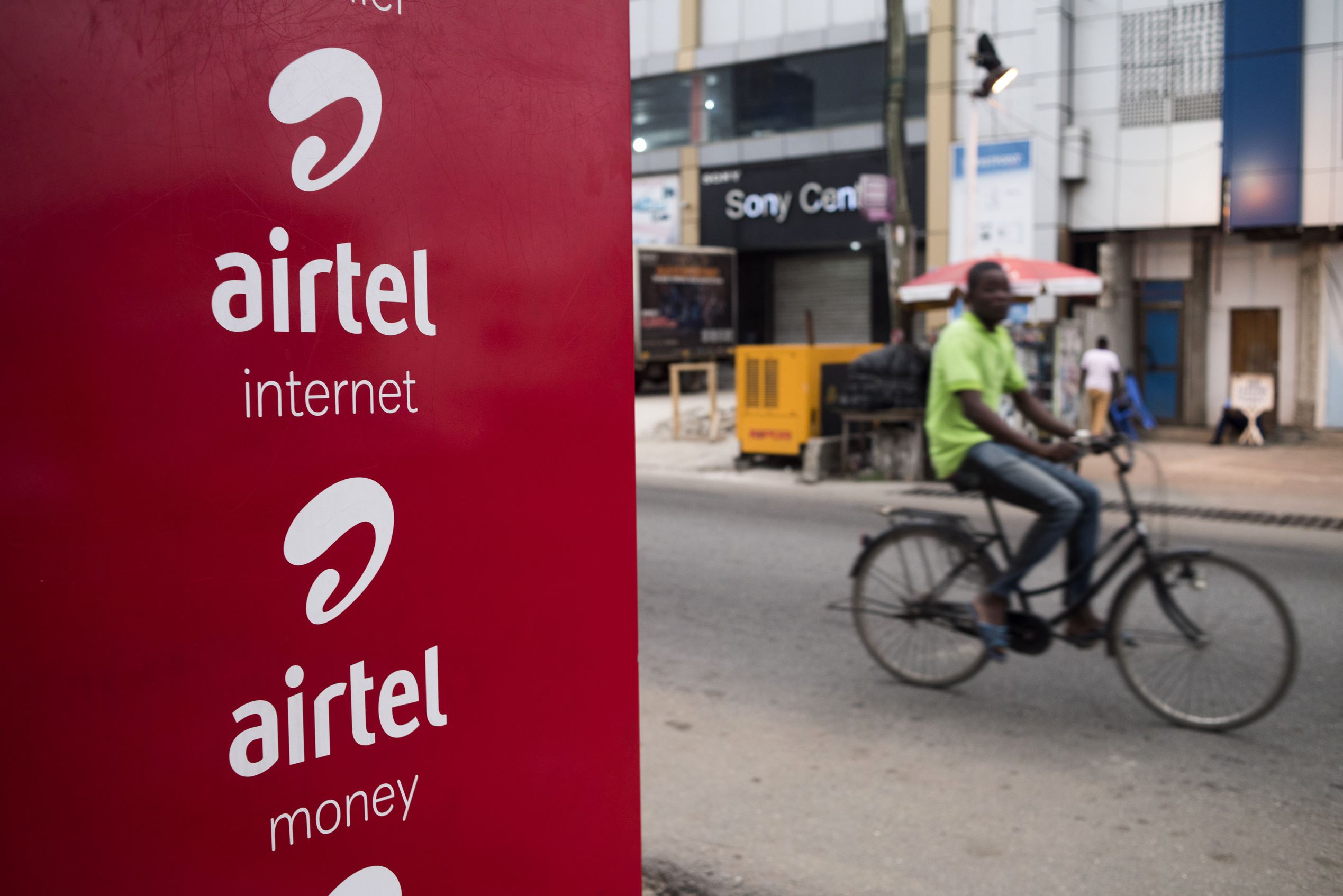 Airtel launch 1000 feature phone