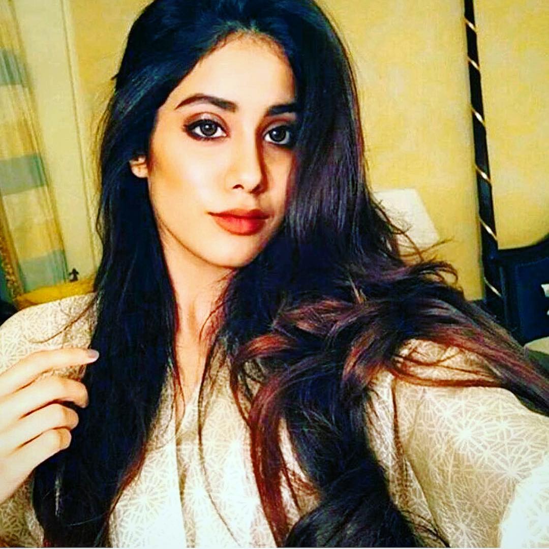 pics: Jhanvi seamlessly stunning every