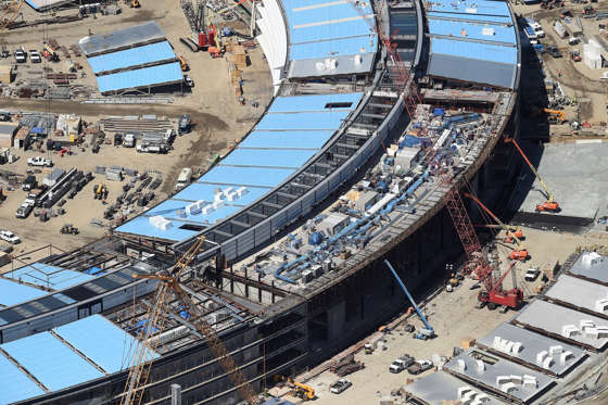 Διαφάνεια 5 από 12: The Apple Campus 2 is seen under construction in Cupertino, California in this aerial photo taken April 6, 2016. REUTERS/Noah