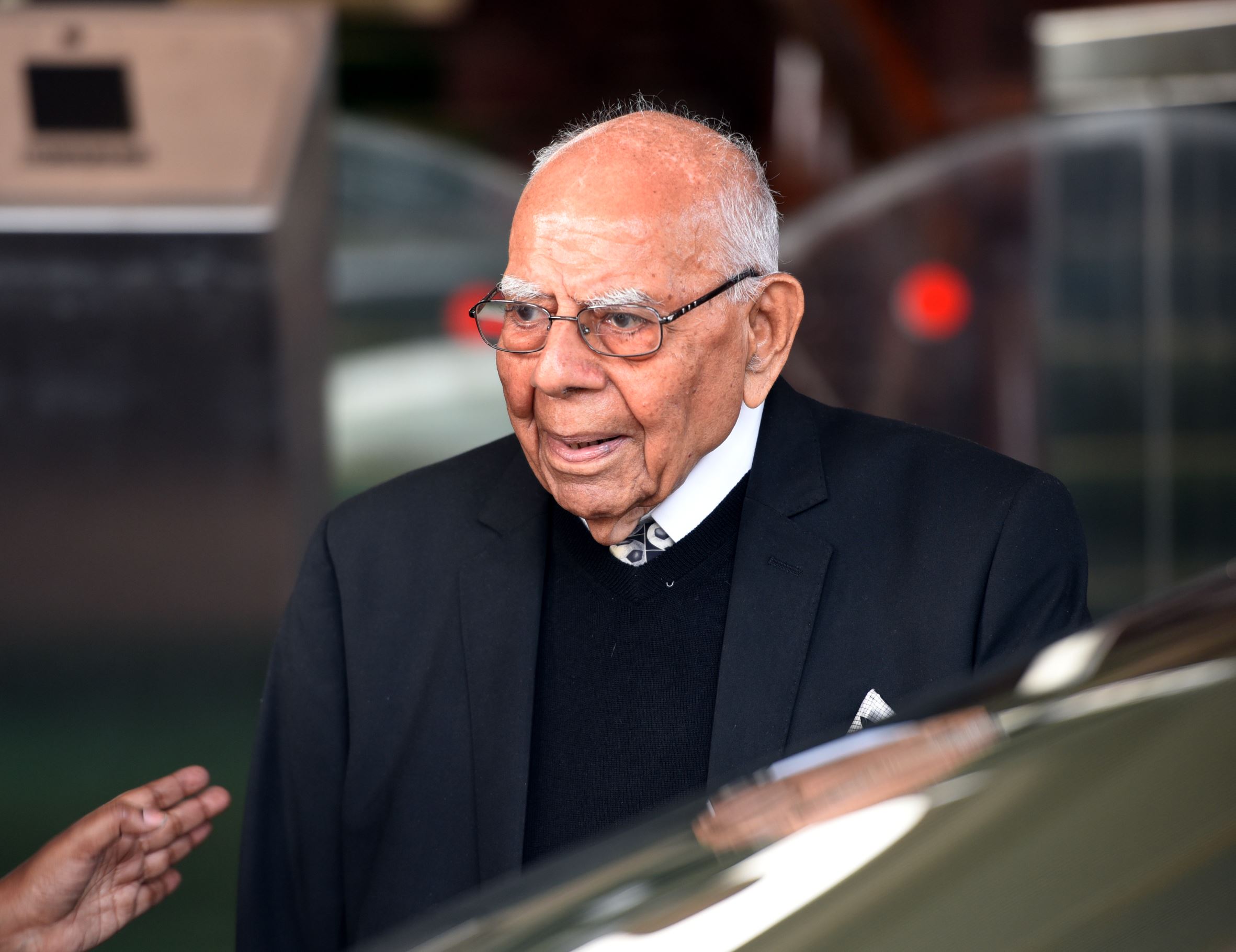 Jethmalani wants â‚¹2cr from Kejriwal