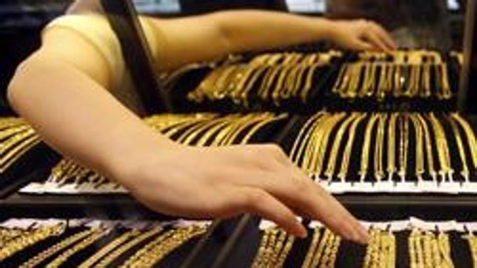 Gold prices rise