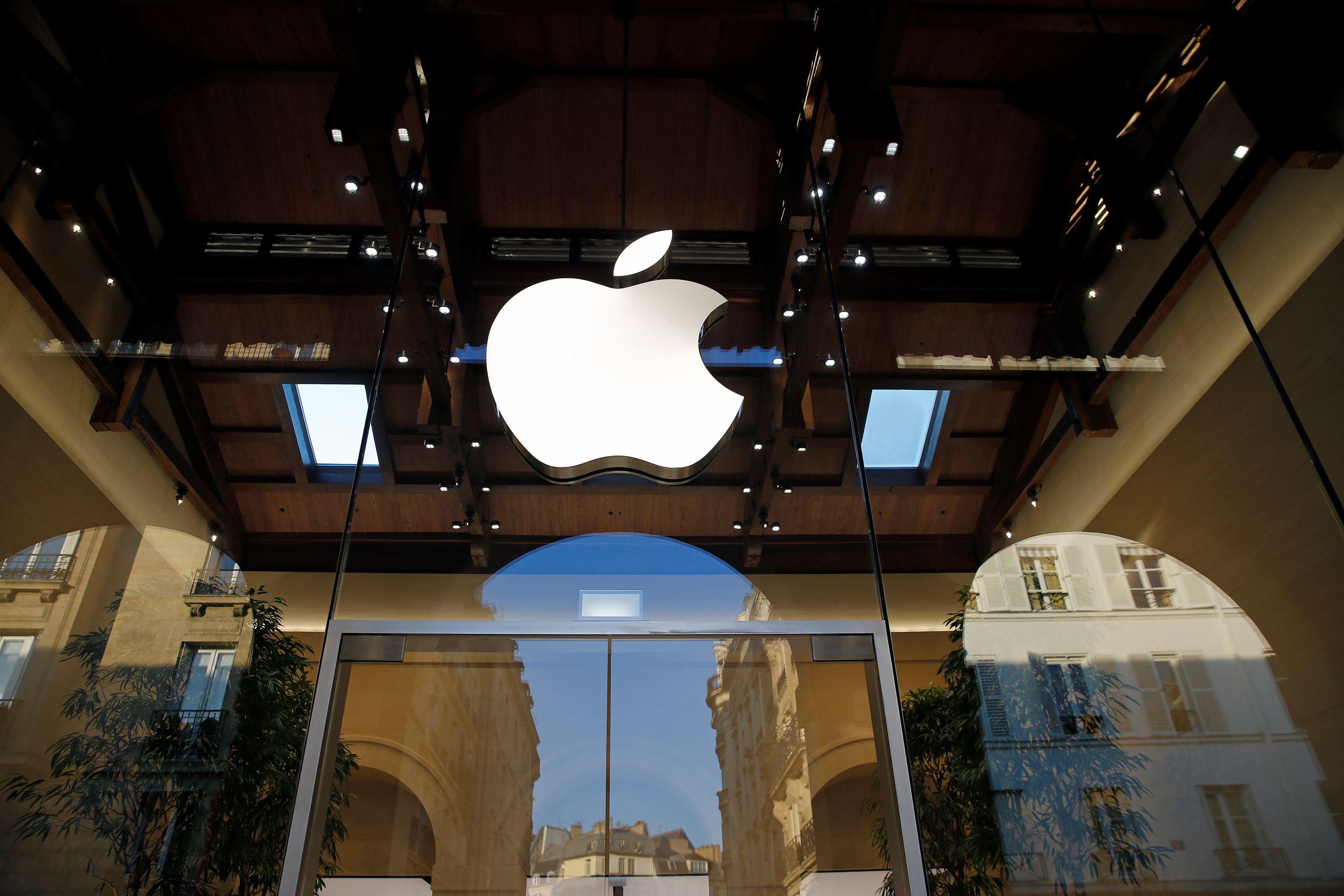 Apple paid **kia billion settle