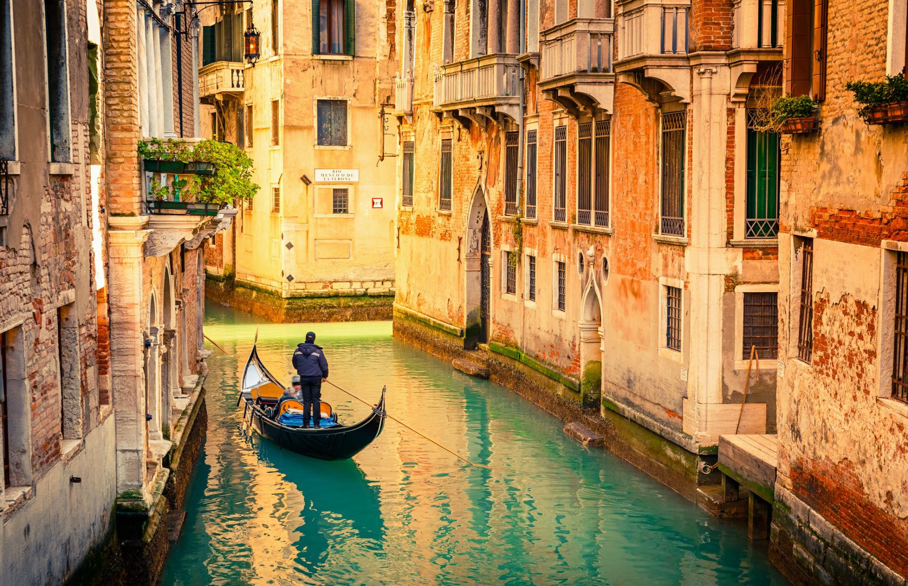 Epic Travel Fails: Brochure Reality