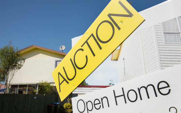 Auckland house sales plunge