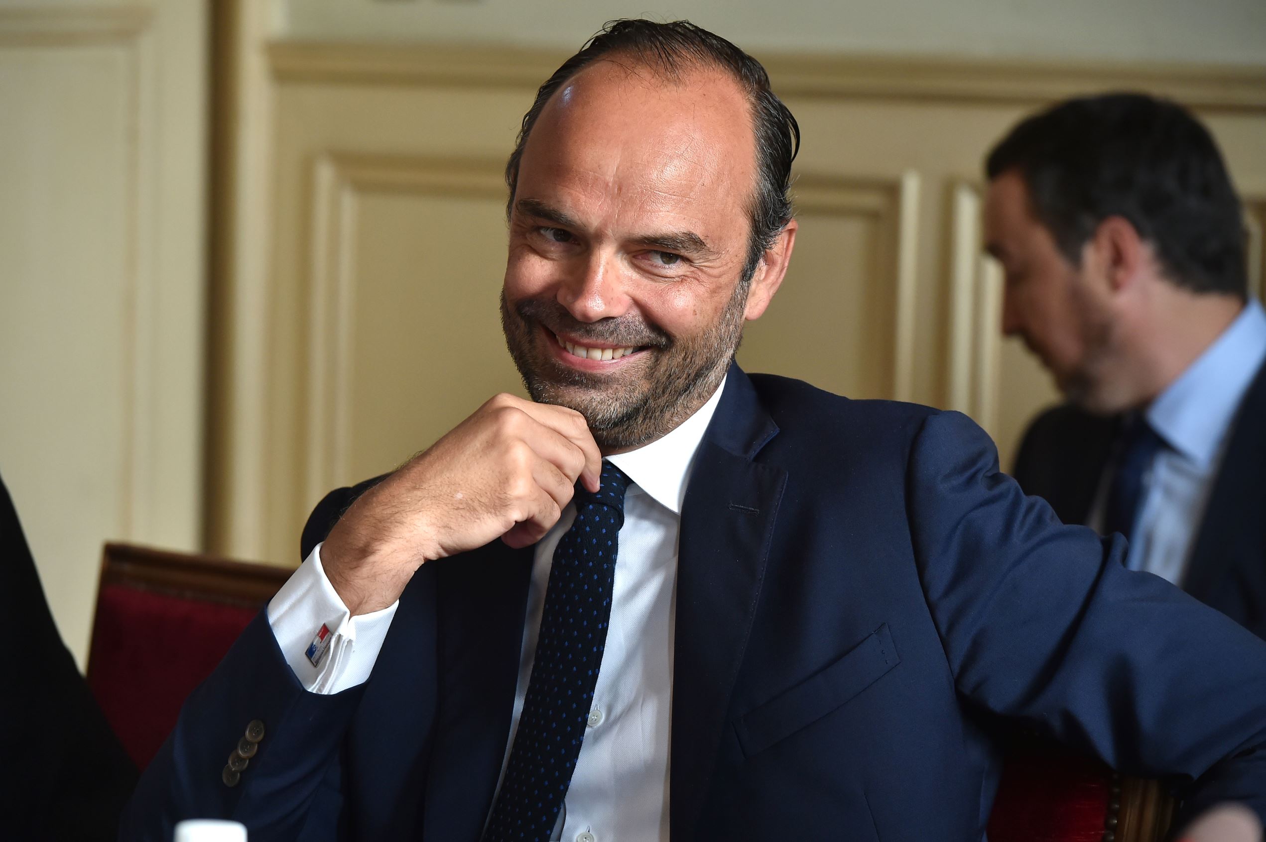 Philippe: baisse cotisations salariales janvier