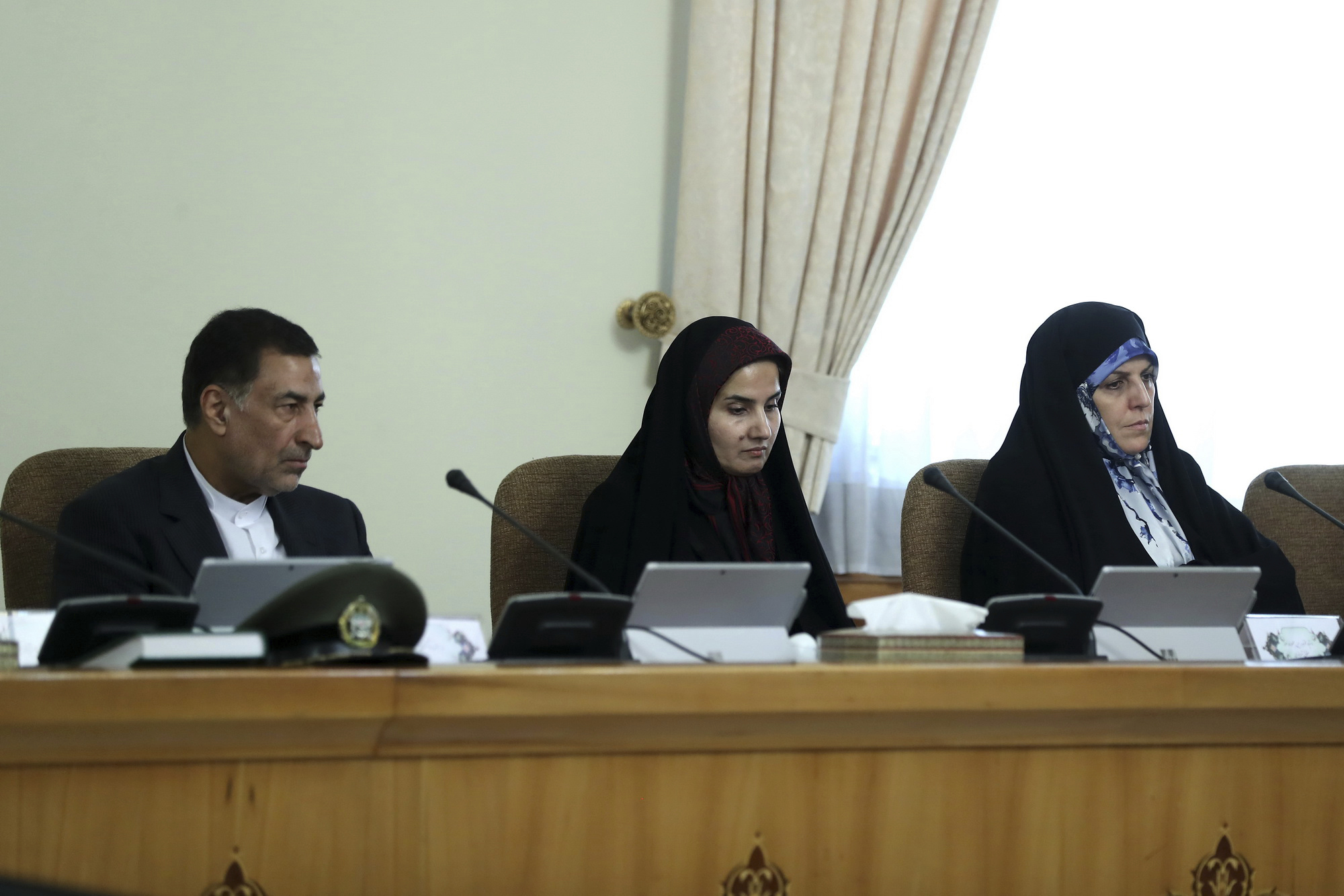 Chador hijab out: Iran VP's