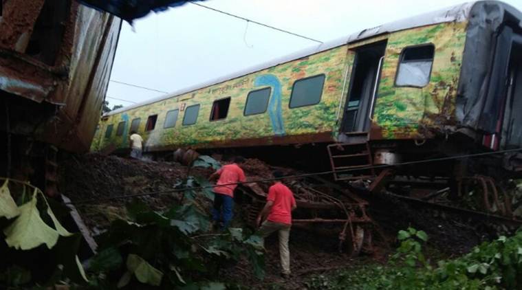 Nagpur-Mumbai Duronto derails