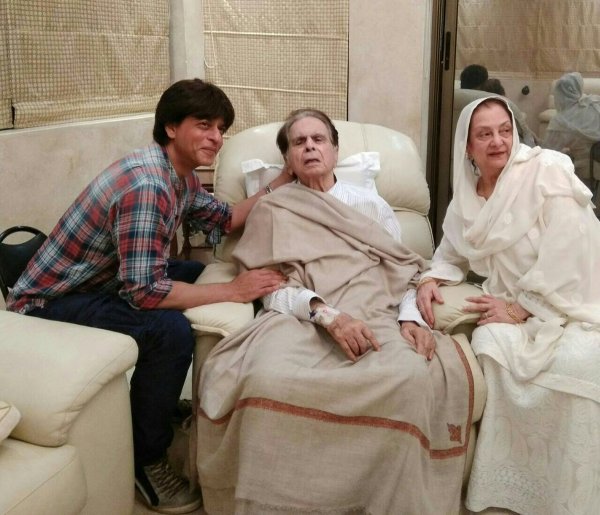 Pics: 'Mooh-bola-beta' Shah Rukh Khan