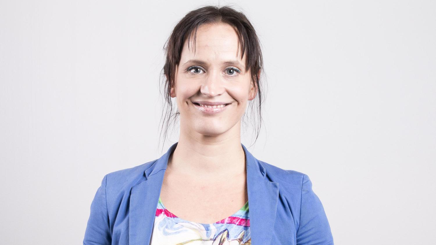 Maija Vilkkumaa puolustaa artisteja, jotka