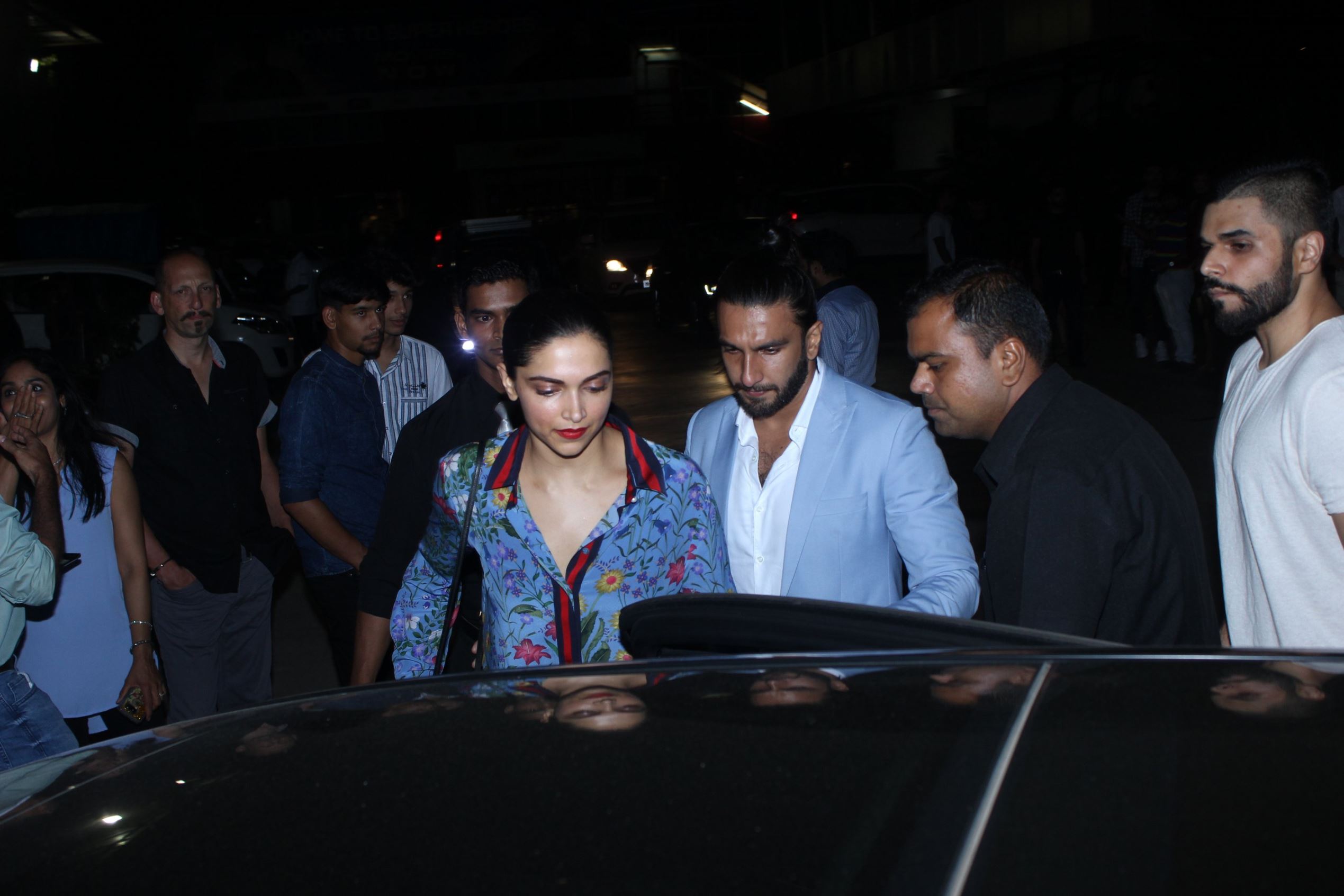 Pics: Deepika Ranveer spotted dinner