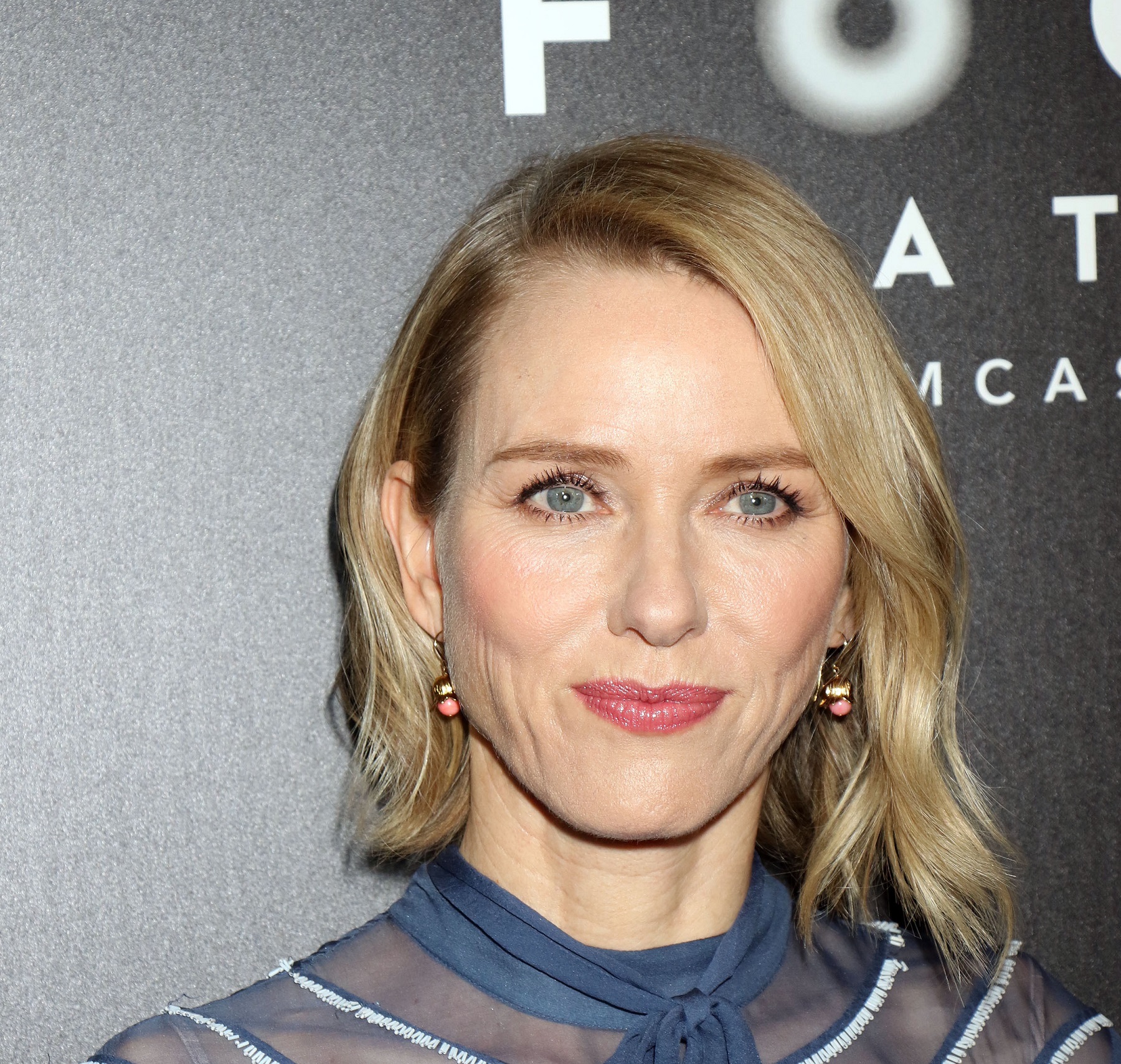 Naomi Watts shows physique while