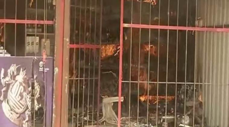 Gurgaon: Parents burn liquor shop