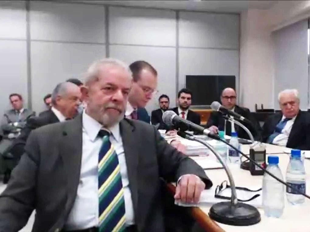 Lula presta depoimento a Moro