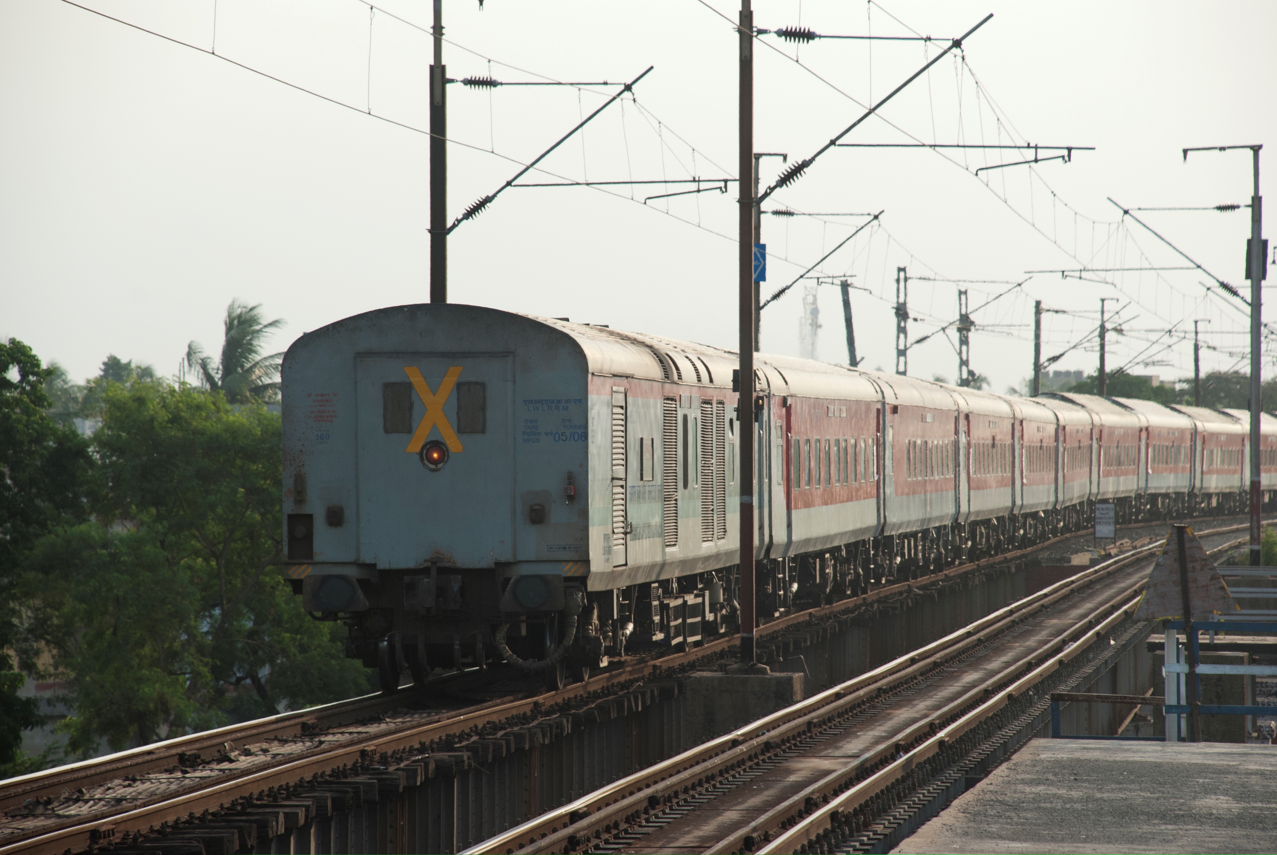 Jammu Rajdhani Express derails Delhi