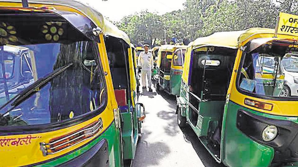 Delhi auto driver dies iron