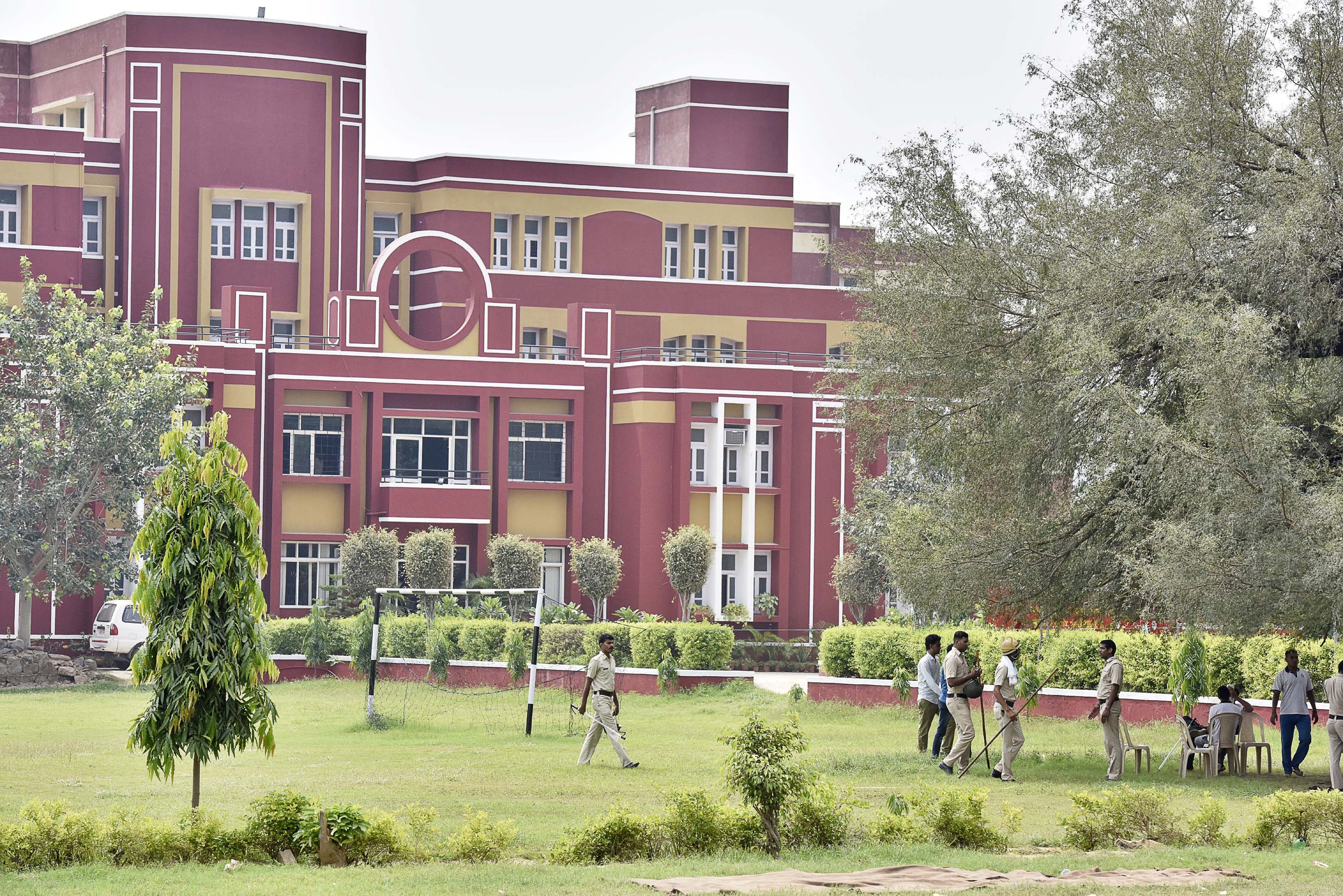 Gardener detained boy's murder