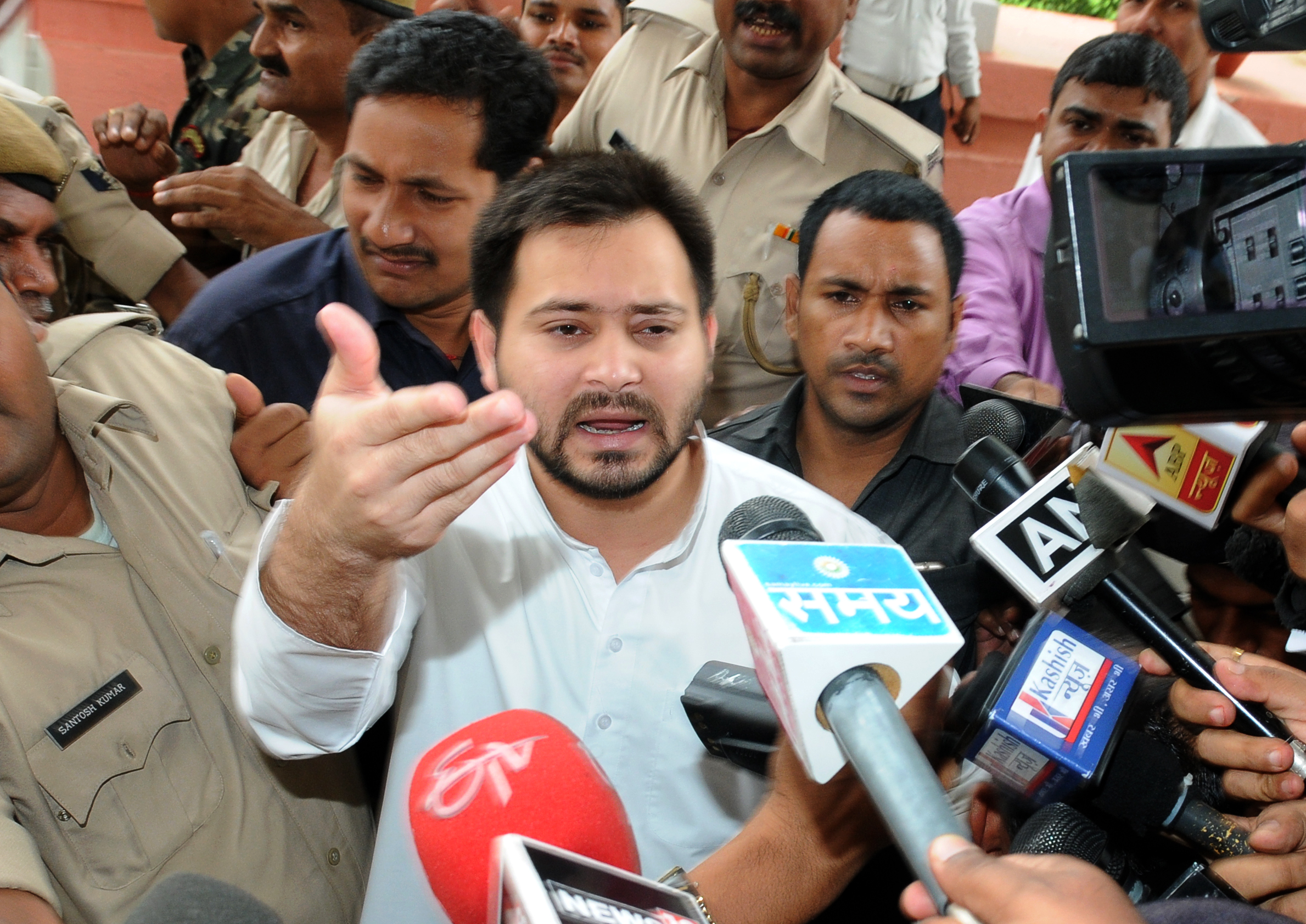 â€˜Main Tejashwi Yadav, class passâ€™