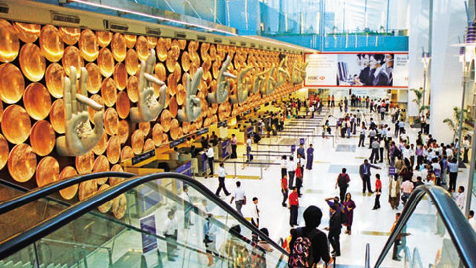 Delhi: Passenger manages enter aircraft