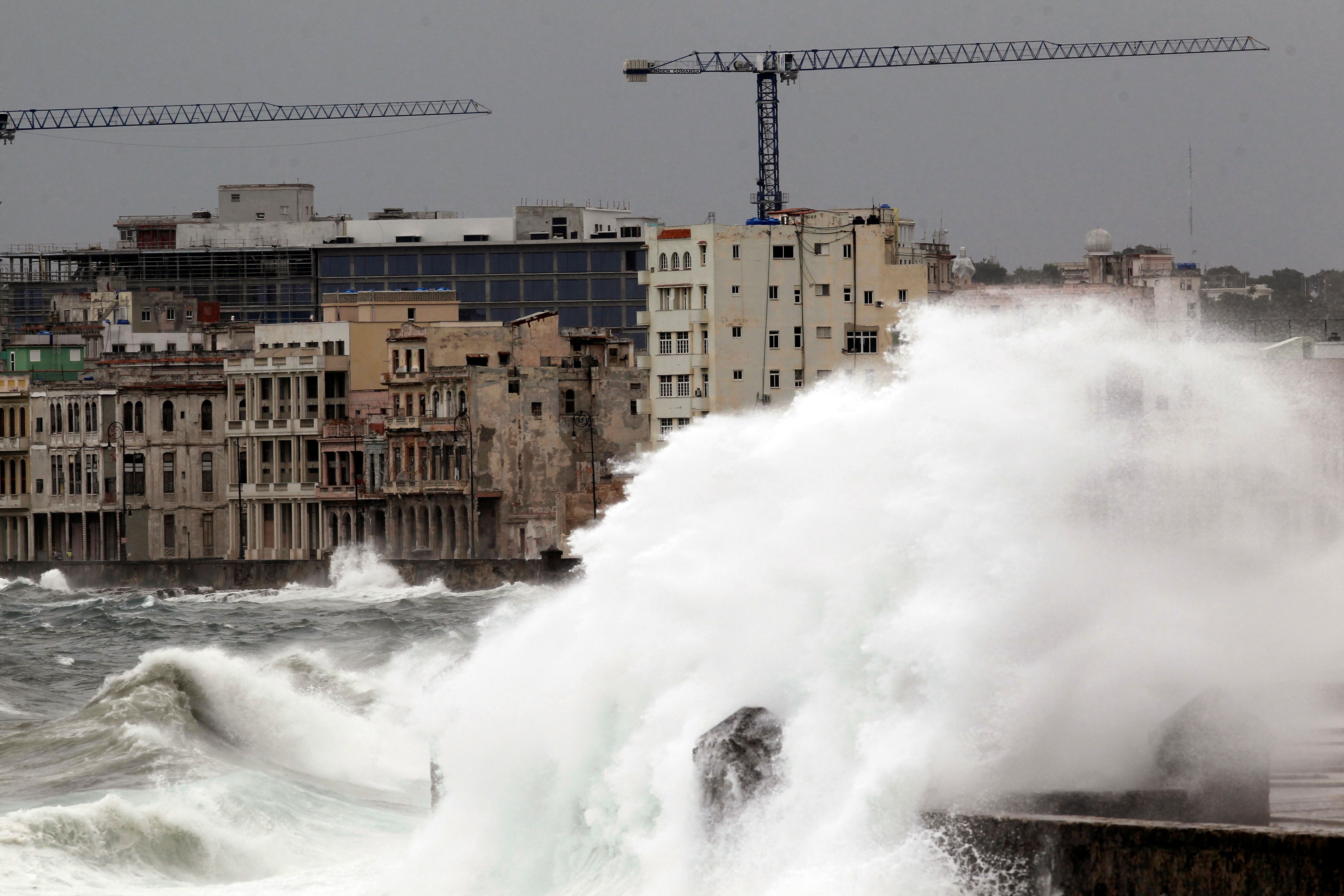 Waves crash against the seafront boulevard El Malecon ahead of the passing of Hurricane Irma, in Havana, Cuba September 9, 2017. REUTERS/Stringer NO SALES. NO ARCHIVES - RC1264131450