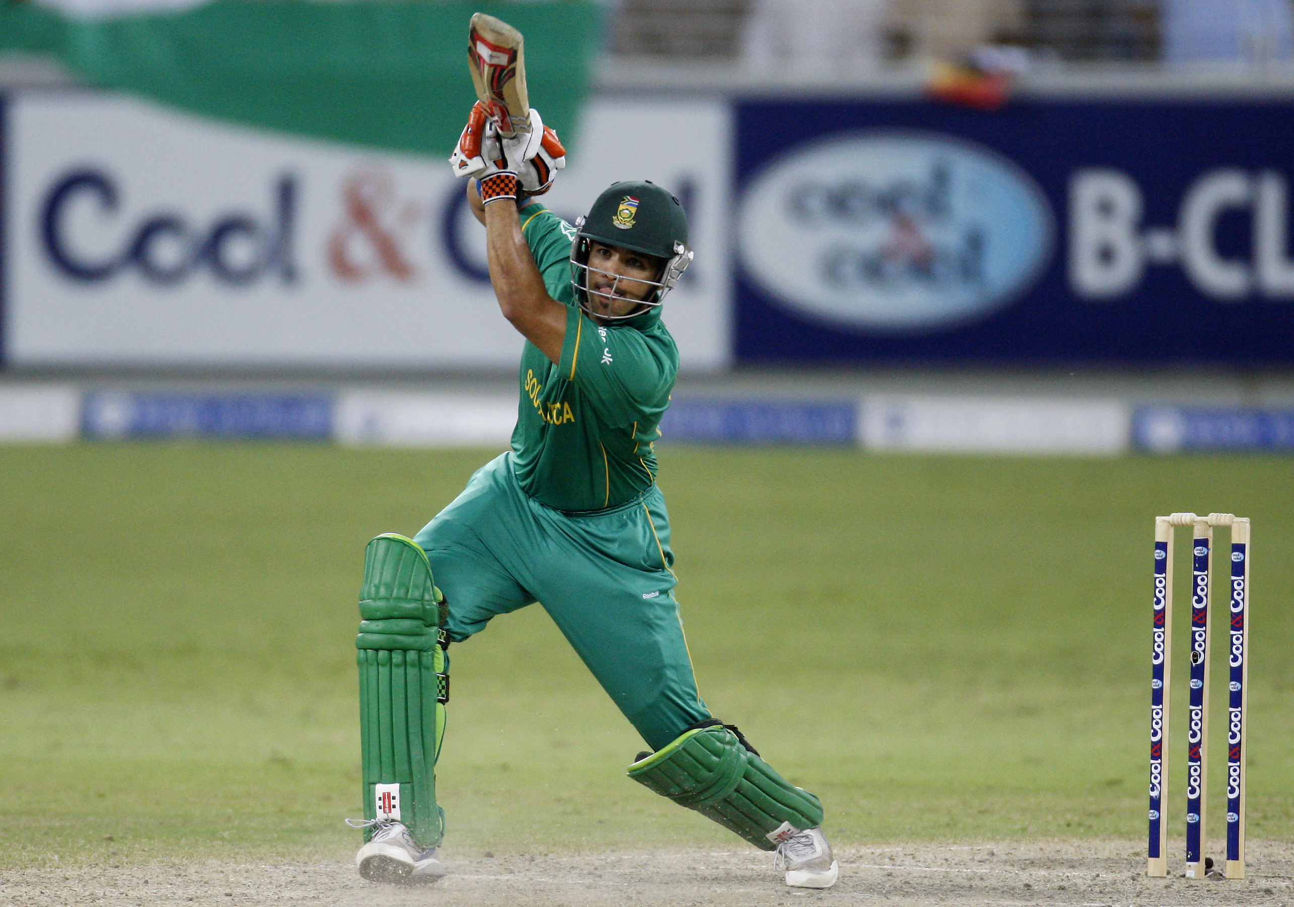 Duminy smacks runs over