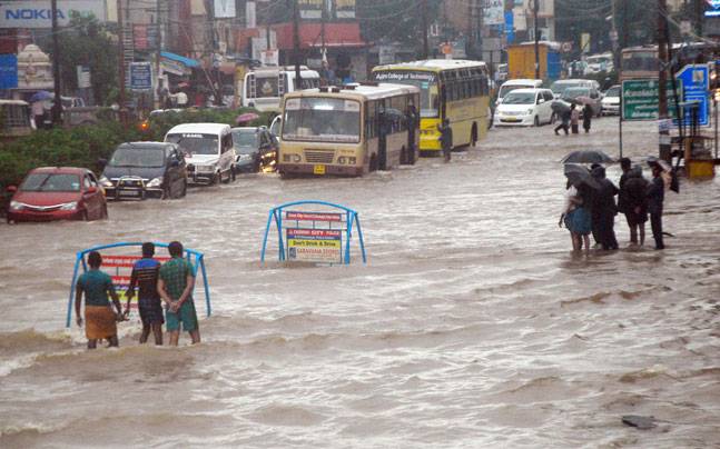 Heavy rain brings Chennai halt