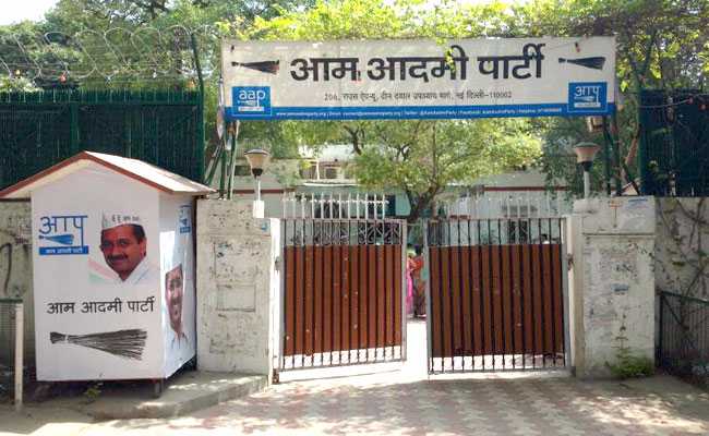 crisis: Delhi headed polls