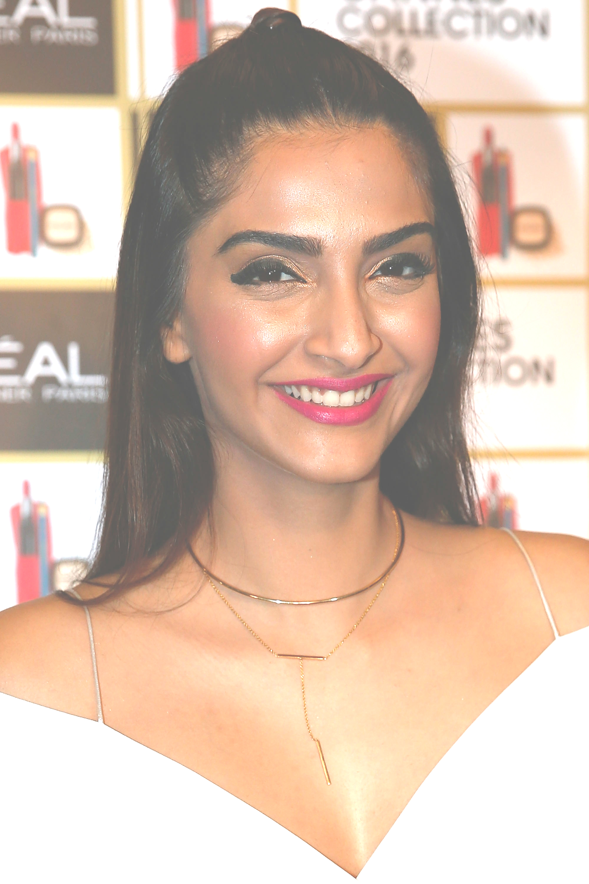 Sonam want like Dhanush?