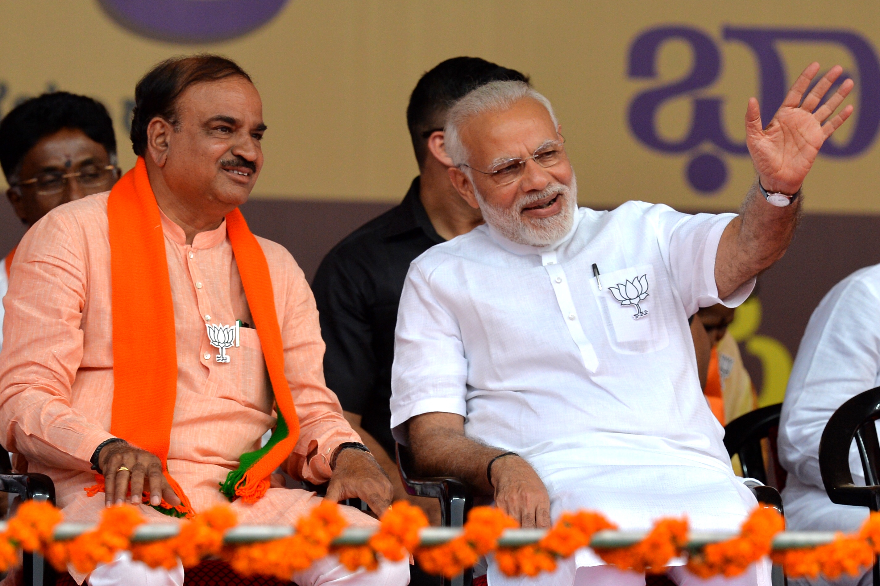 Modi takes jibe Congress