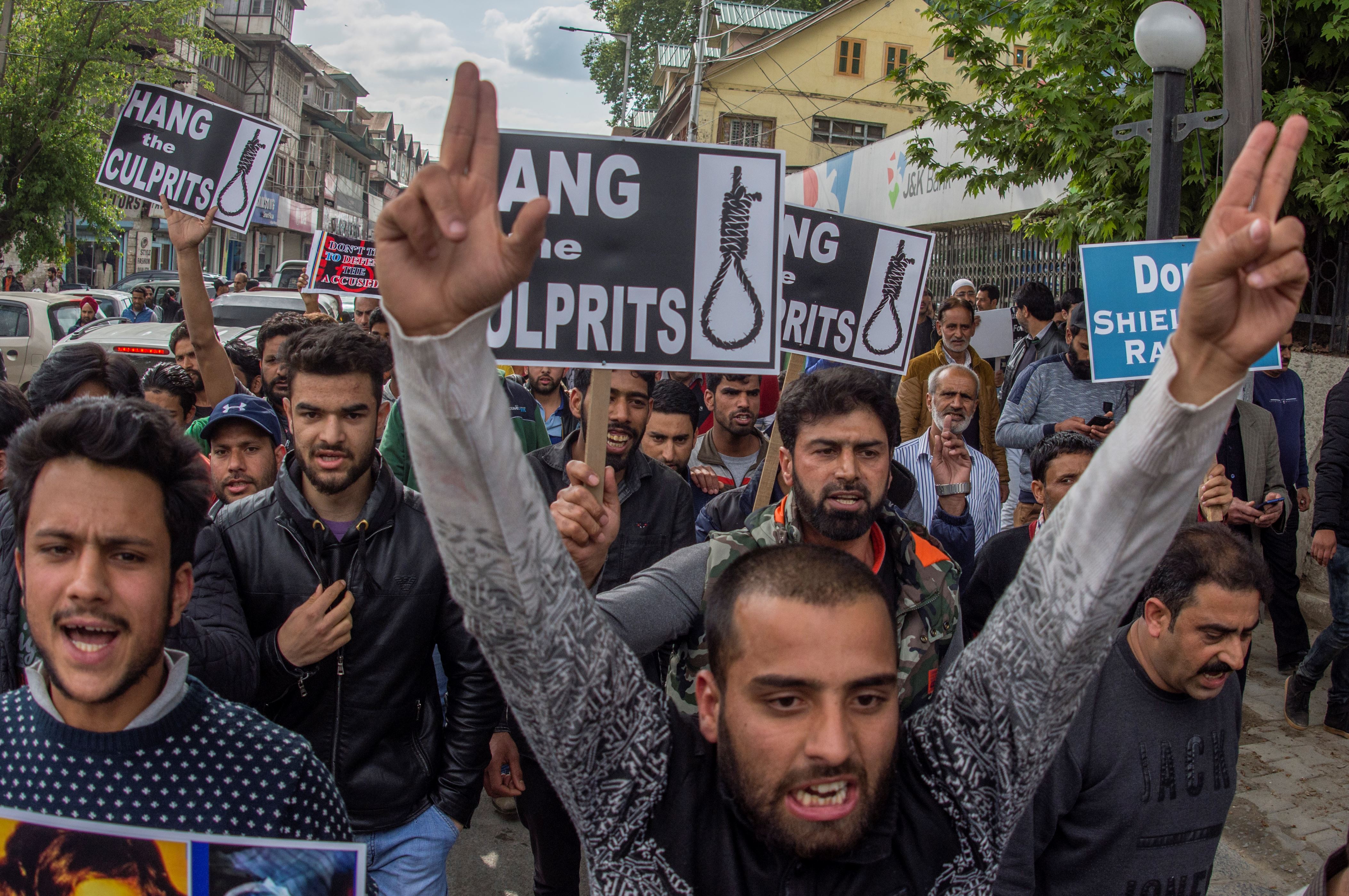 â€˜Hang accused shoot usâ€™
