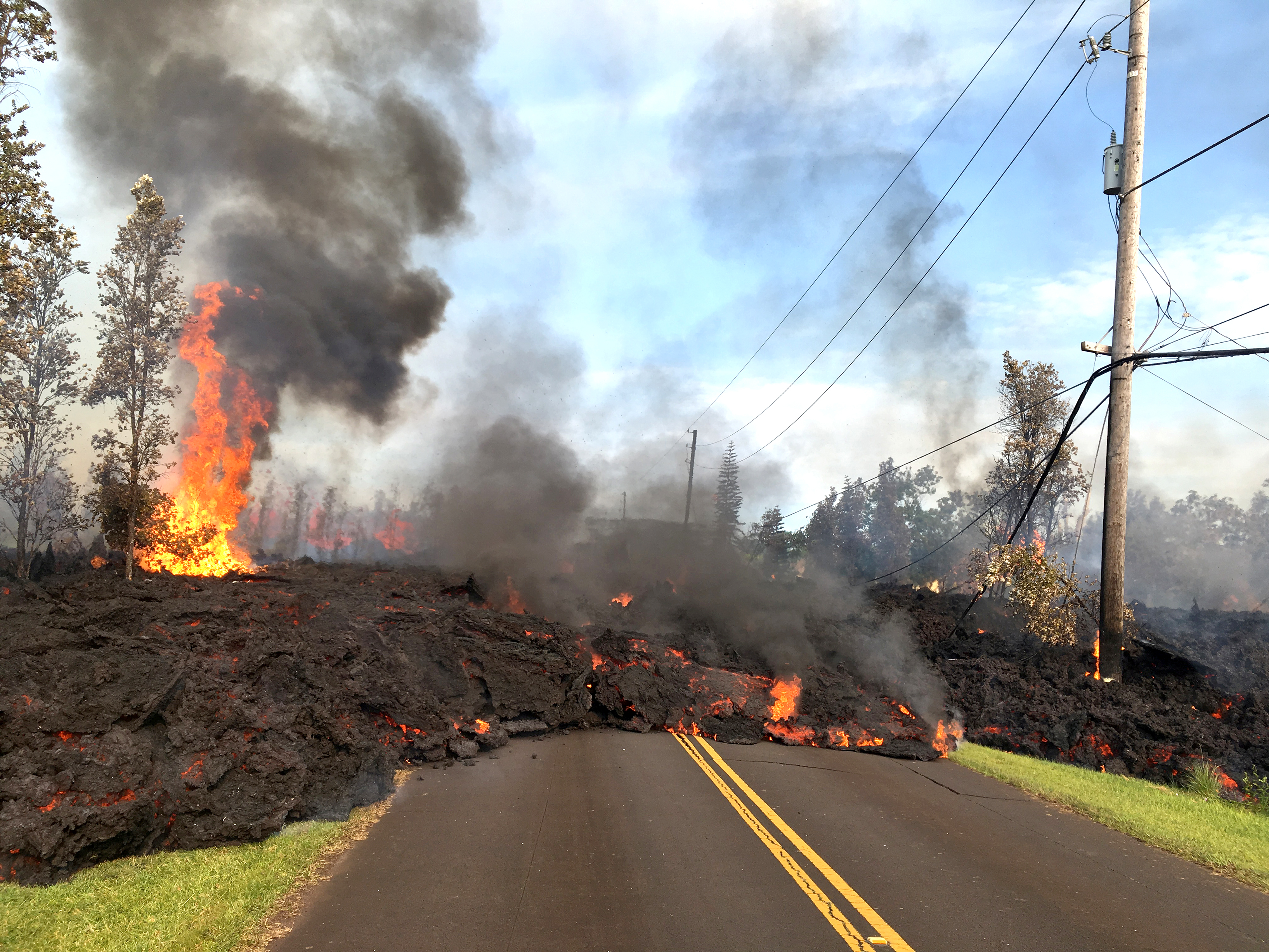 Hawaii volcano destroys homes